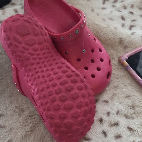 Pink Croc-Like Shoes With Embellishments - Picture 4 of 6